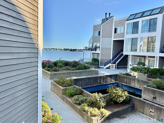3rd image of 18 Harbour Close