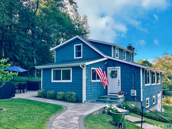 41 Candlewood Dr, New Fairfield, CT 06812