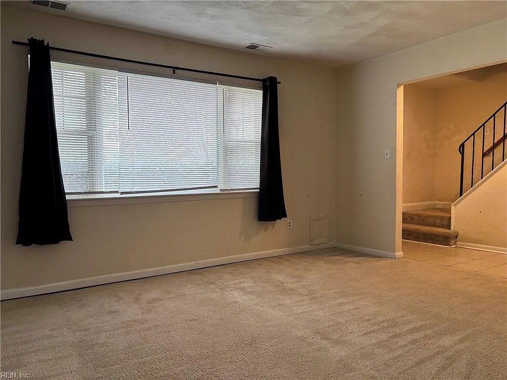 4 bed, 2.5 bath, 1656 sqft, $2,400 — Photo 4