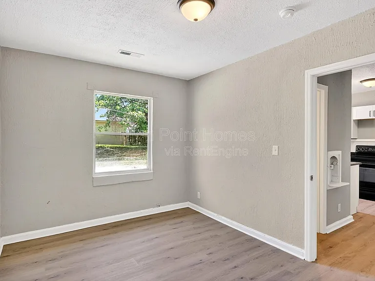 437 Carver Ln — Photo 12