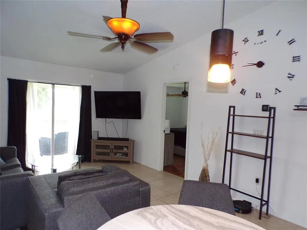 2 bed, 2.0 bath, 894 sqft, $1,400 — Photo 3