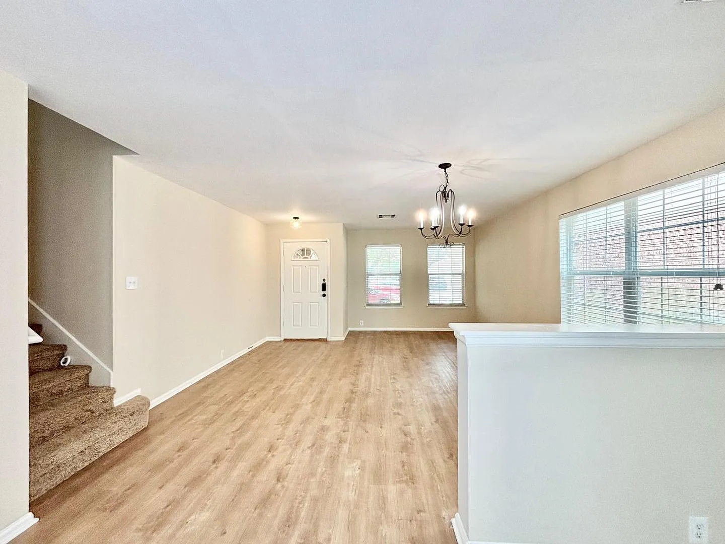 Beautiful 2 Story Home! — Photo 3
