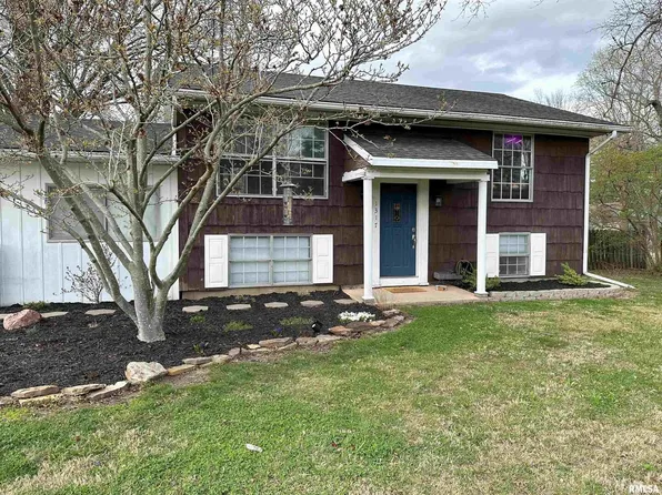 1317 W Madison St, Herrin, IL 62948