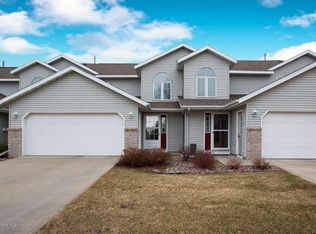 2636 Viola Heights Dr NE, Rochester, MN 55906