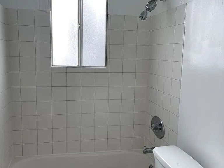 724 N Gramercy Pl — Photo 4
