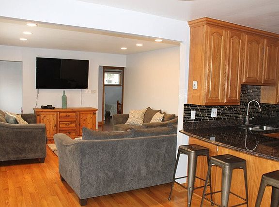 5th image of 210 Aster Ln