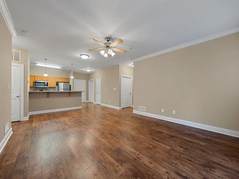 Mount Victor Olde Towne Luxury Apartments — Photo 121