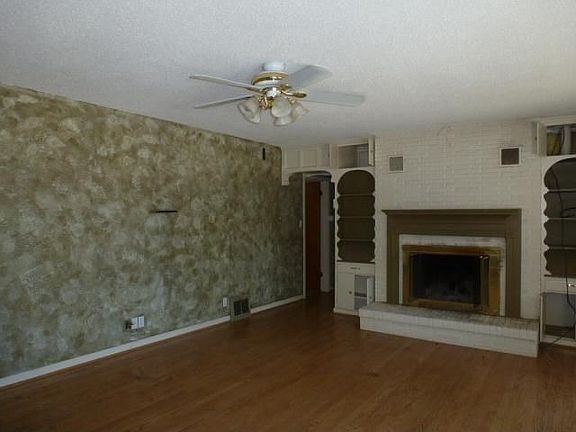2nd image of 3211 S Crysler Ave