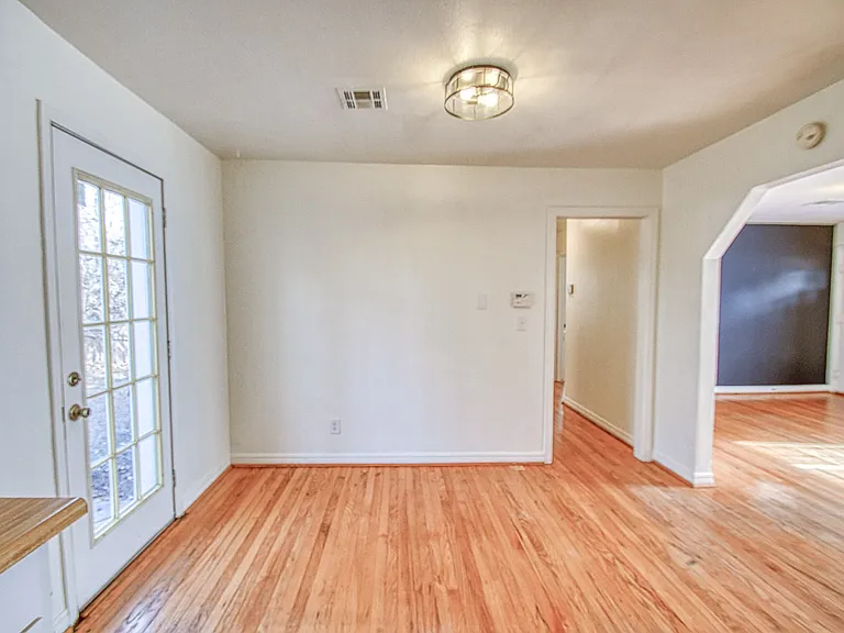 1117 Grover Ln — Photo 29
