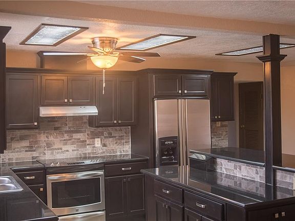 4th image of 636 De Leon Dr