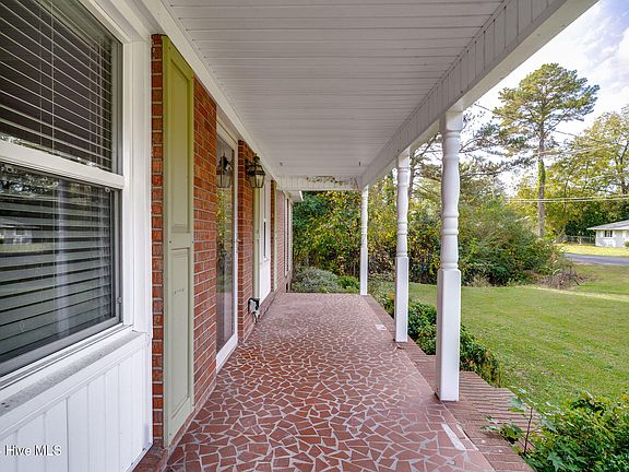 2nd image of 520 E Chelly Street