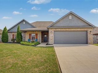 911 Hancock St, Prairie Grove, AR 72753