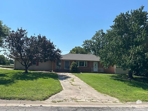 3rd image of 304 W 17th St