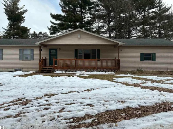 620 Grahek St, Cadillac, MI 49601