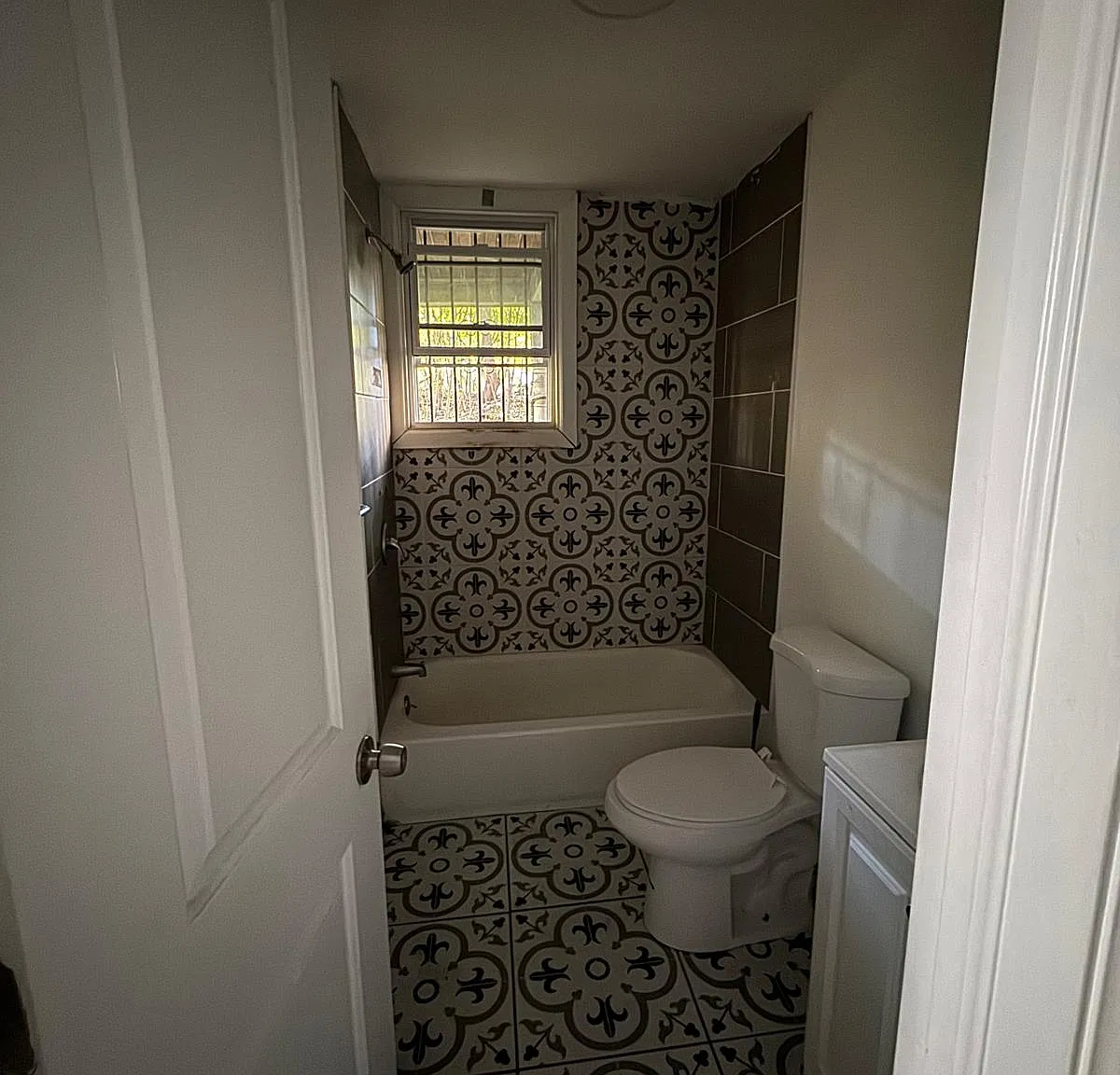 3 bed, 850 sqft, $1,995 — Photo 2