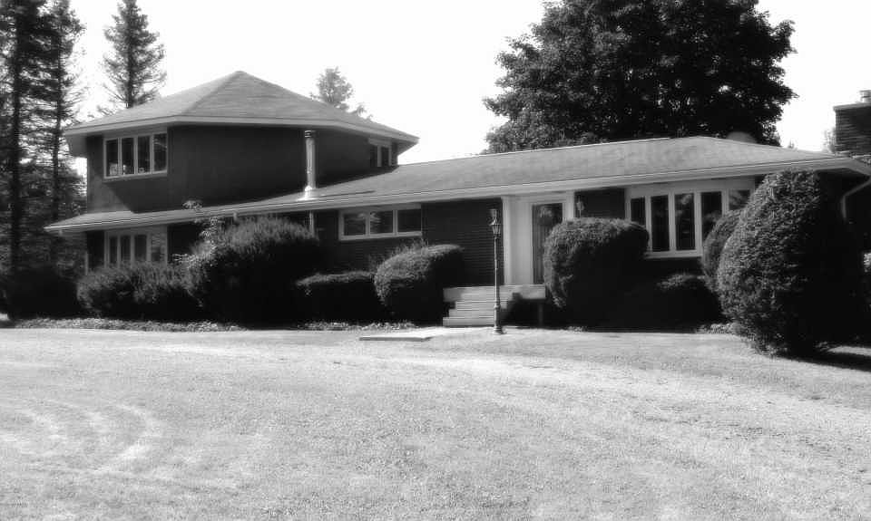 1st image of 202 Country Club Rd