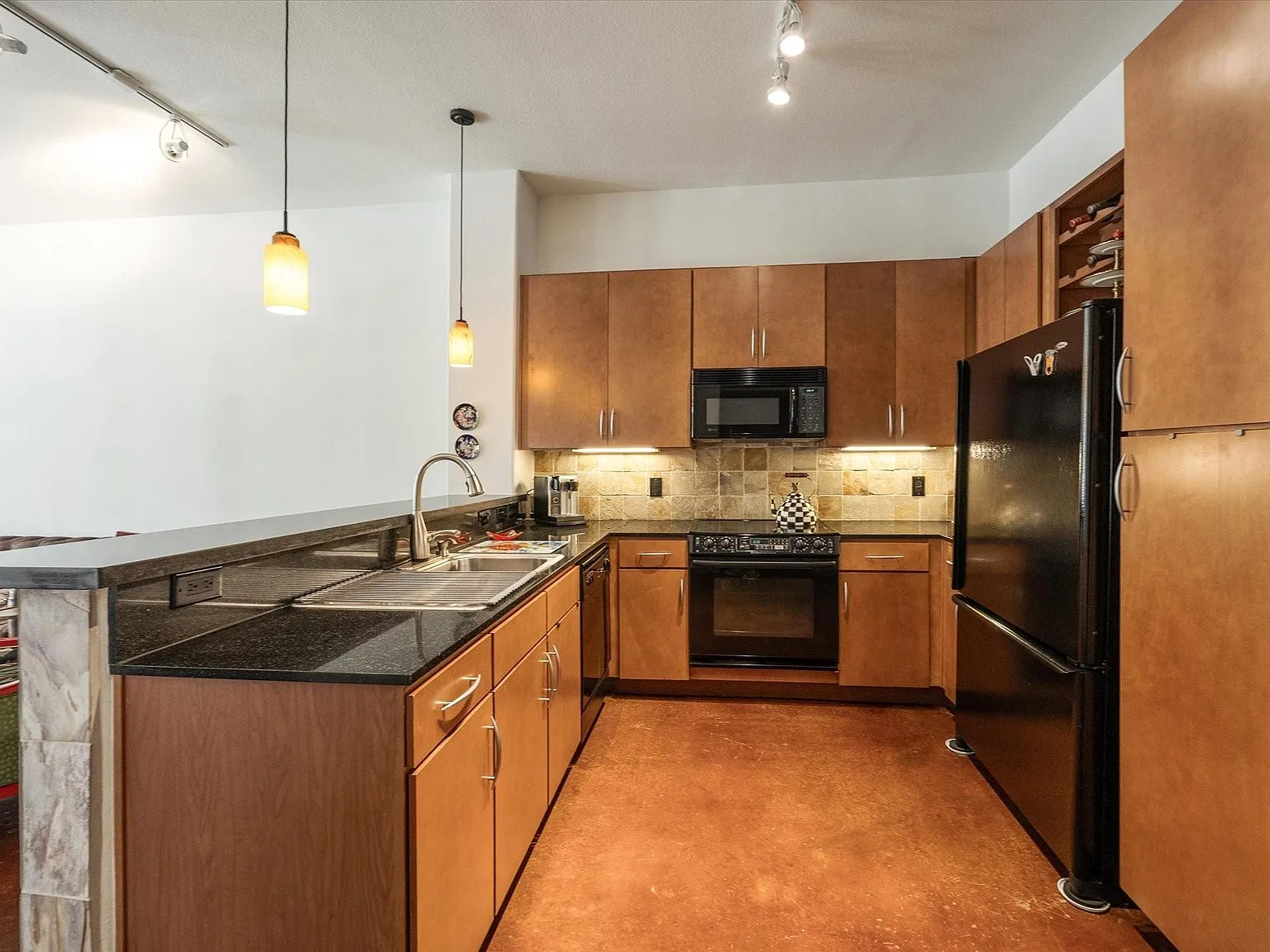1 bed, 1.0 bath, 869 sqft, $2,200 — Photo 3