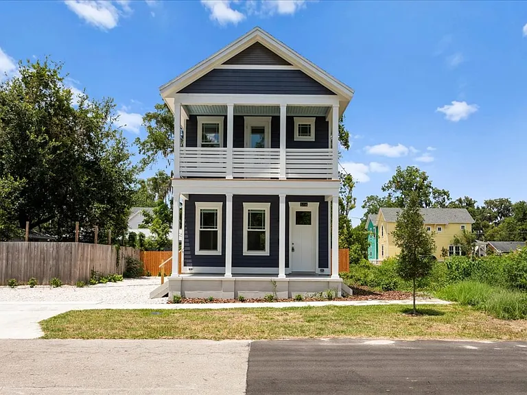 516 SW 7th Pl — Photo 1