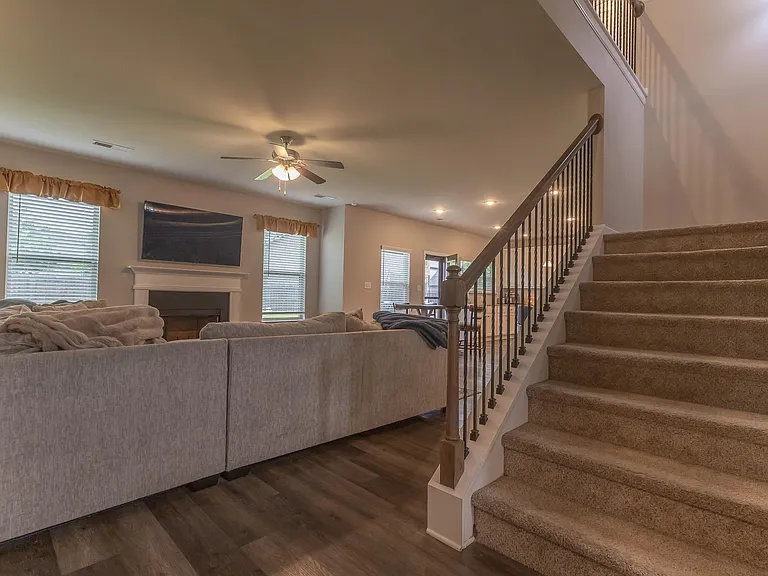 202 Warhawk Dr — Photo 7