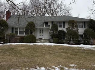 81 Ridge Dr, Livingston, NJ 07039