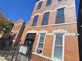 1320 W 19th St, Chicago, IL