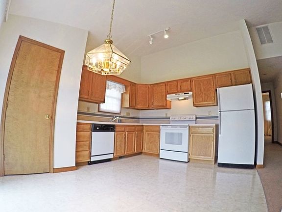 5th image of 2108 N Halifax Dr