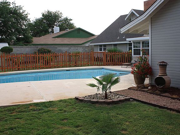4th image of 3710 Blossom Ln