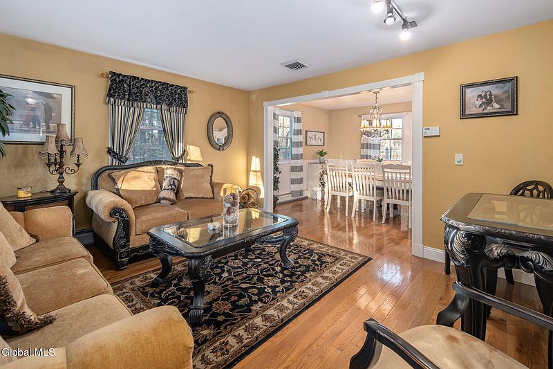 4th image of 25 Longview Drive
