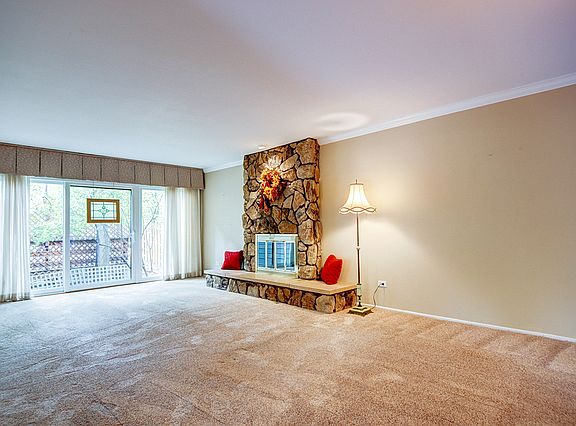 3rd image of 16 Brook Ln #0