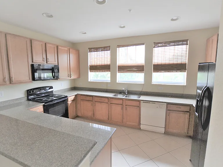 690 Amador Ln #2 — Photo 20