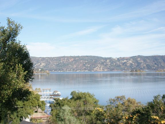 Lakeview from most windows and 3 decks