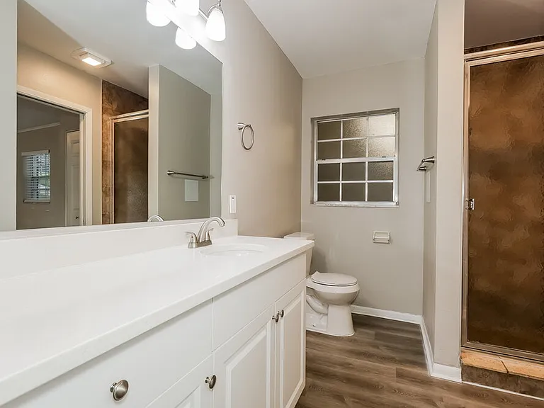1033 Campbell Ave — Photo 14