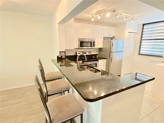 4th image of 644 Woodlawn Dr #0