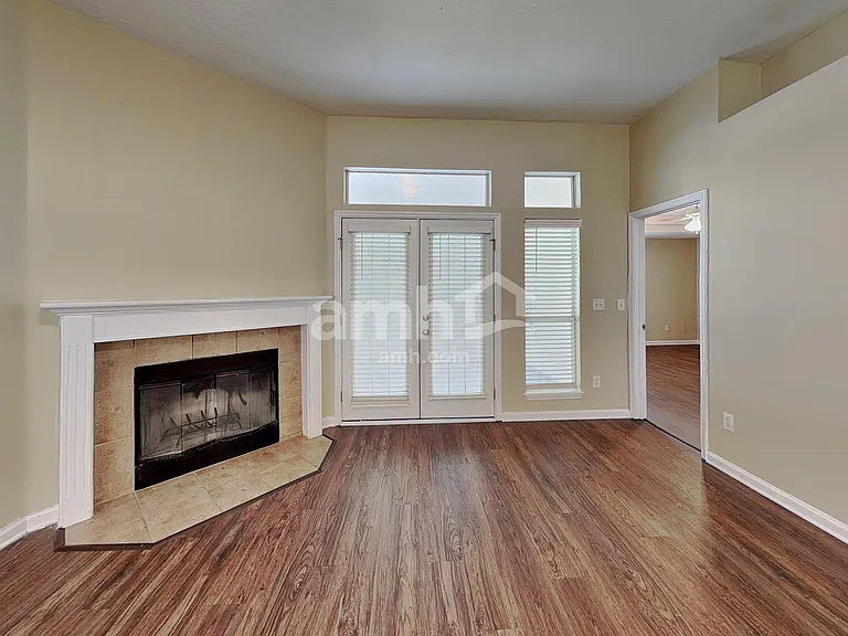 10902 Campus Heights Ln — Photo 6