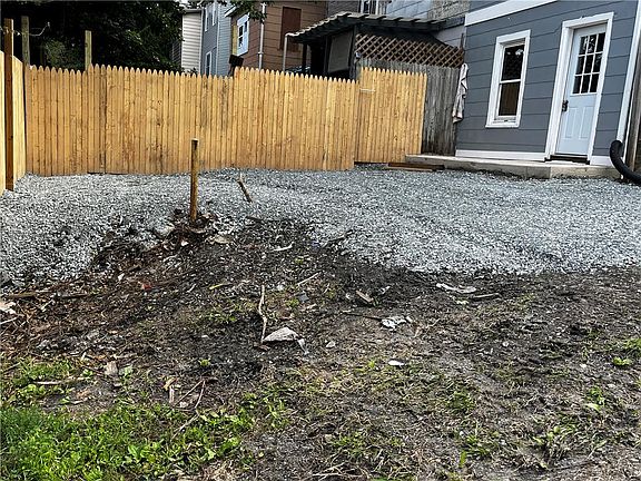 5th image of 369 W Water St