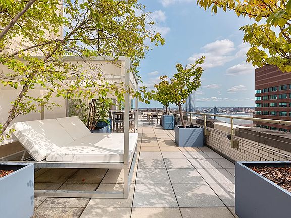 5th image of 99 John St APT 1122