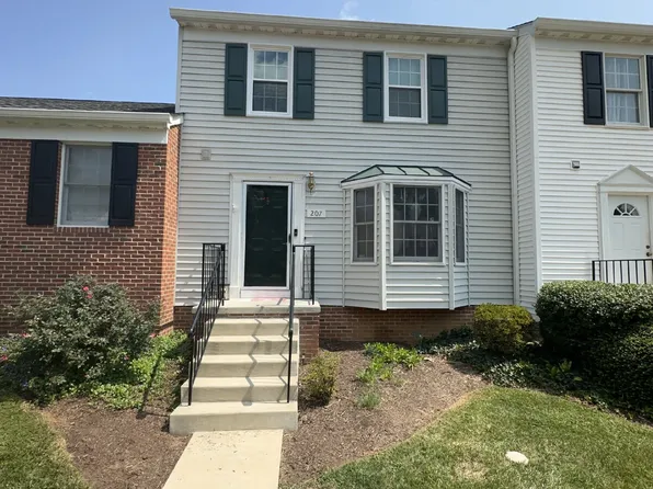 207 Fairfield Dr, Warrenton, VA 20186