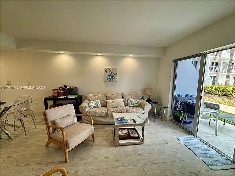 881 Ocean Dr — Photo 27