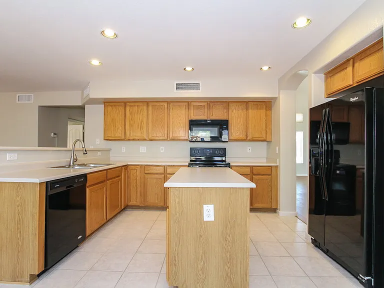 8760 W Melinda Ln — Photo 3