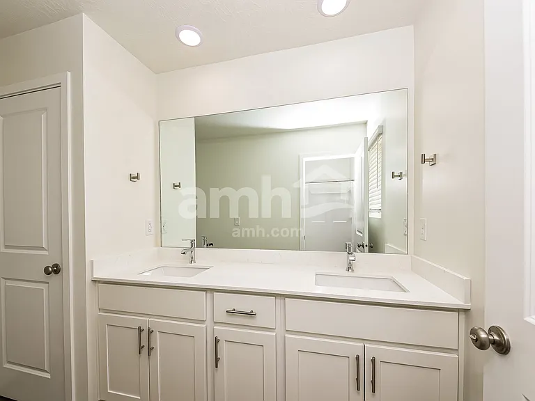 1272 W Mahogany St — Photo 11