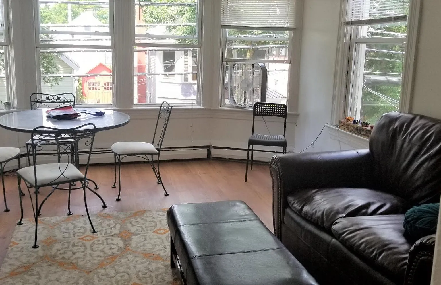 6 bed, 1.5 bath, 2050 sqft, $6,150 — Photo 2
