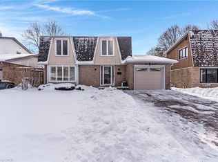 111 Manor Dr, Kitchener, ON N2A 2T9