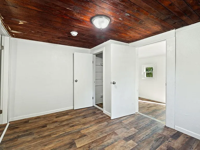2706 Quincy St — Photo 15