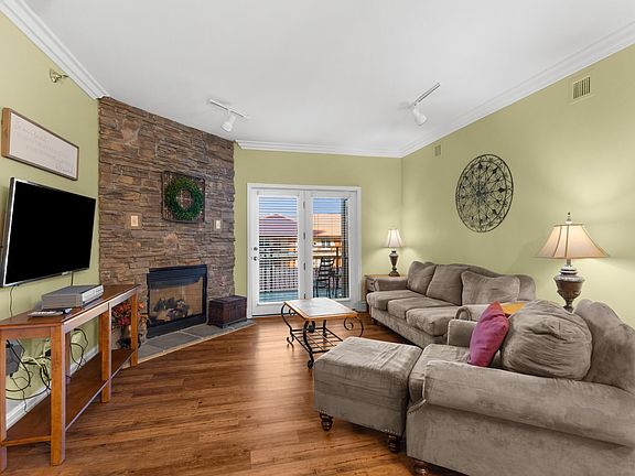 4th image of 215 Woliss Ln #103