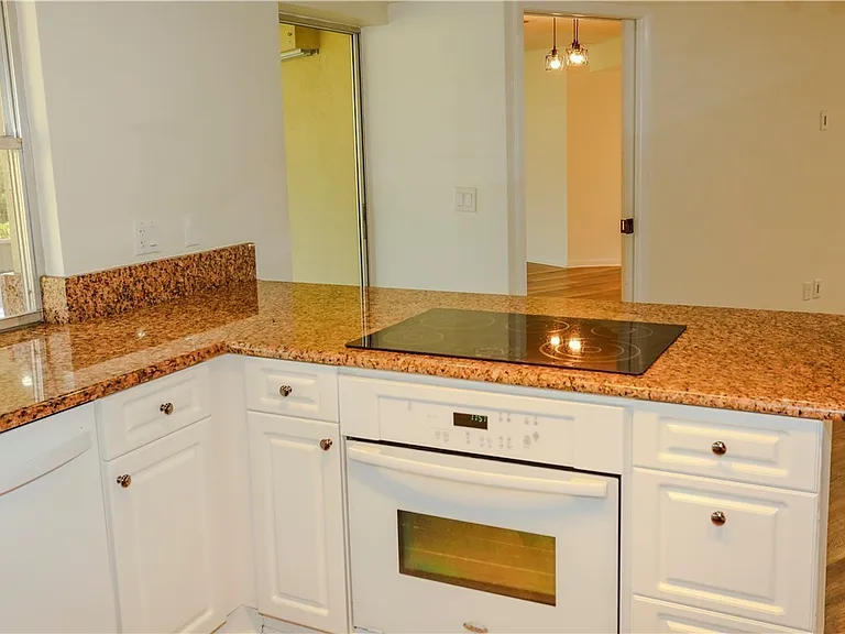 5654 Eichen Cir W — Photo 8