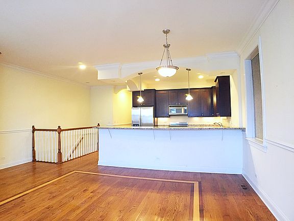 3rd image of 3216 N Ravenswood Ave APT 1N