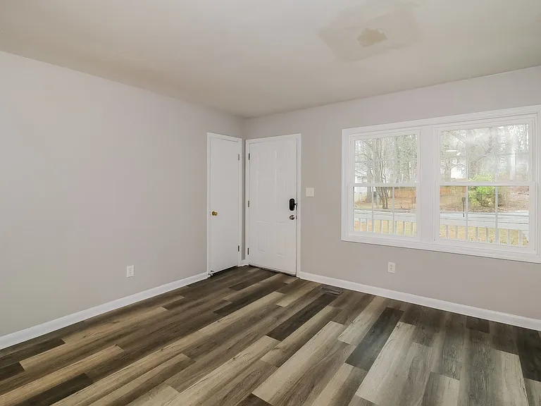 599687_018_living_room_13526930.jpg