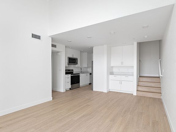 5th image of 1924 Harding Ave #101