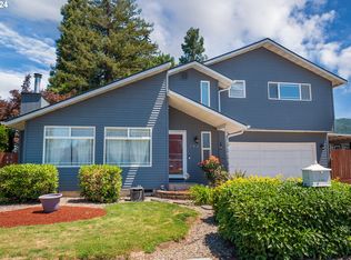 793 70th St, Springfield, OR 97478