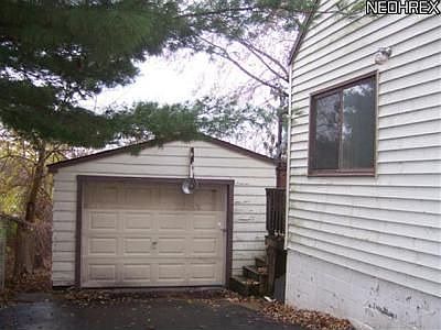3rd image of 820 Stanwood Ave